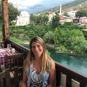 Meet your Posher, Hilary